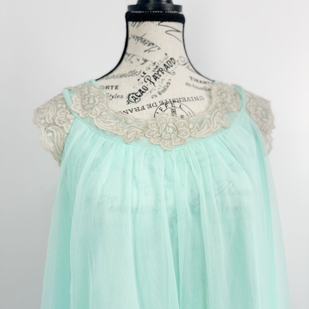 Vintage 1960’s Babydoll and Robe Peignoir Set - Picture 4 of 14